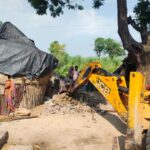 अलीगढ़ :मुख्य गंगा नहर पर बुलडोजर की गड़गड़ाहट, अवैध कब्जे ध्वस्त