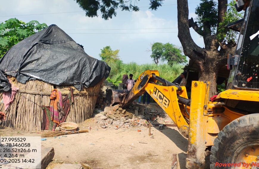 अलीगढ़ :मुख्य गंगा नहर पर बुलडोजर की गड़गड़ाहट, अवैध कब्जे ध्वस्त