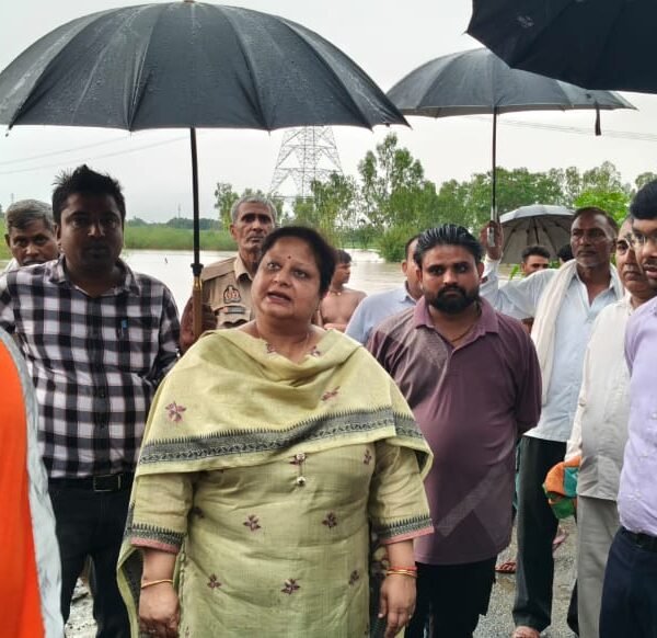 मण्डलायुक्त ने ’’नो हेलमेट नो फ्यूल विशेष’’ के सफल क्रियान्वयन के लिए जारी किए दिशा-निर्देश