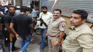 अलीगढ़:औषधि निरीक्षक की छापामार कार्रवाई, संदिग्ध दवा के&hellip;