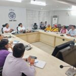 अलीगढ़:विद्युत व्यवस्था में सुधार के संबंध में जिलाधिकारी ने की बैठक