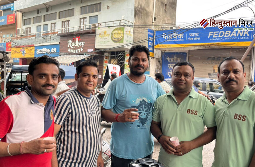 ब्राह्मण सेवा संस्थान ने दिखाई सेवाभावना, परीक्षार्थियों को कराया नाश्ते का वितरण