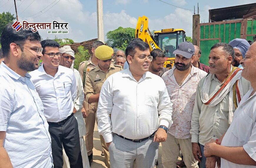 अलीगढ़ डीएम ने बाढ़ प्रभावित क्षेत्र का किया स्थलीय निरीक्षण