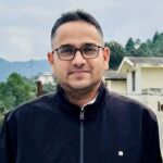 आर्थिक प्रगति बनाम मानवीय संबंध: आधुनिक जीवन में परिवार, समाज और भावनाओं की घटती अहमियत