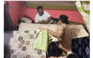 पुलिस के डर से टांड़ पर छिपा सपा&hellip;