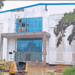 65 करोड़ की इंडोर स्टेडियम परियोजना पर उठे सवाल, कमिश्नर ने जताई नाराजगी