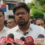 अलीगढ़ में मासूम बच्ची से दरिंदगी की कोशिश, कपड़े फाड़े, प्रिंसिपल पर रिवॉल्वर से धमकाने का आरोप,