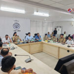 अलीगढ़ में त्योहारों की तैयारियों पर प्रशासन सख्त, डीएम-एसएसपी ने दिए निर्देश