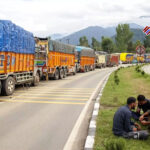 जम्मू-श्रीनगर राजमार्ग आंशिक रूप से बहाल, लेकिन संकट गहराया