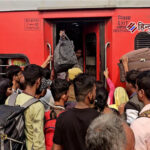 छठ पूजा पर दिल्ली-पूर्वांचल रूट की ट्रेनों में उमड़ी भीड़, सुरक्षा के कड़े इंतजाम