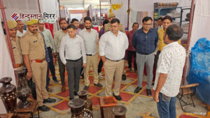 अलीगढ़: जिलाधिकारी पहुंचे यूपी ट्रेड शो स्वदेशी मेला,&hellip;