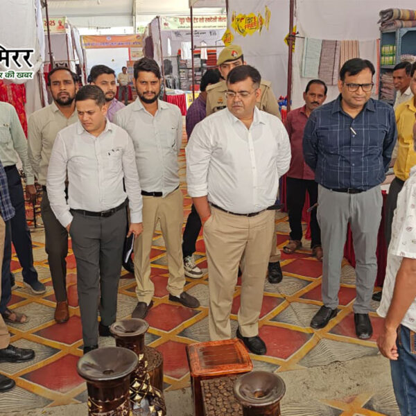 अलीगढ़: जिलाधिकारी पहुंचे यूपी ट्रेड शो स्वदेशी मेला,&hellip;