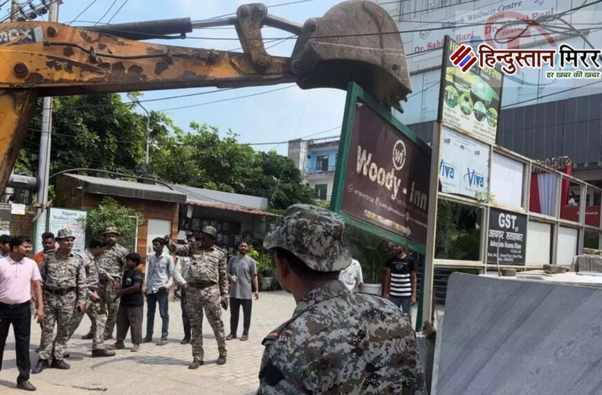 मैरिस रोड पर चला अतिक्रमण…