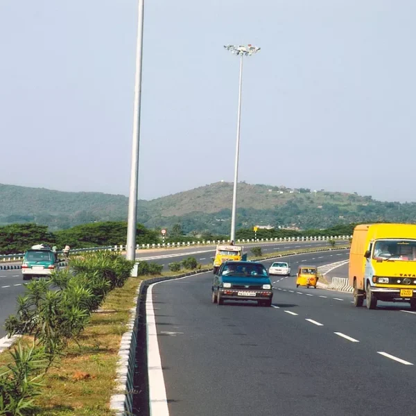 हाईवे पर थार सवारों और बाइक सवारों में…