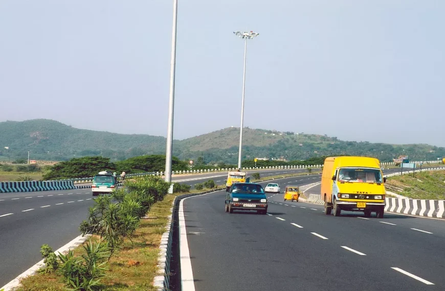 हाईवे पर थार सवारों और&hellip;