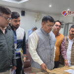 हथकरघा बुनकरों में प्रतिस्पर्धा बढ़ाने को आयोजित हुई मण्डलीय प्रदर्शनी