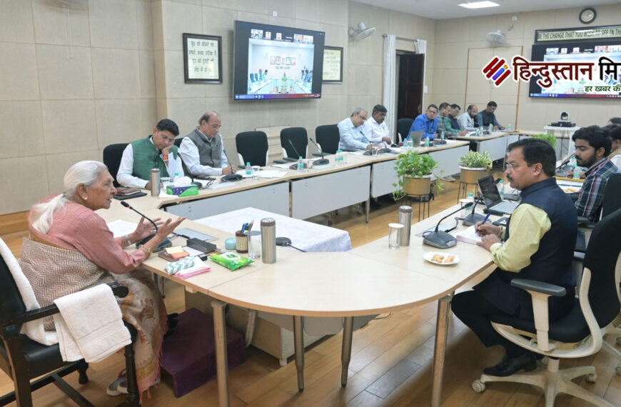 राज्यपाल आनंदीबेन पटेल का निर्देश – विश्वविद्यालयों में बैक पेपर प्रणाली समाप्त हो, फीस वापसी सुनिश्चित की जाए