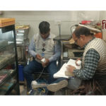 खिरनी गेट स्थित बांके बिहारी स्वीट्स से खाद्य सुरक्षा टीम ने लिए मिठाइयों के सैंपल