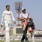 गुवाहाटी टेस्ट से पहले मुश्किल में टीम इंडिया, गिल के बाहर होने से प्लेइंग 11 में बड़े बदलाव तय