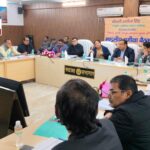 एसआईआर अभियान को लेकर मण्डलायुक्त की राजनीतिक दलों संग बैठक, 26 दिसंबर तक गणना प्रपत्र भरने की छूट