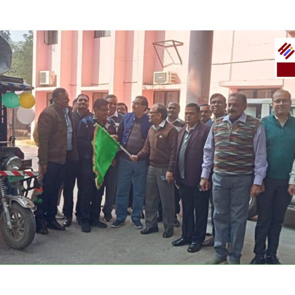 सीएमओ ने परिवार नियोजन प्रचार वाहन को दिखाई…