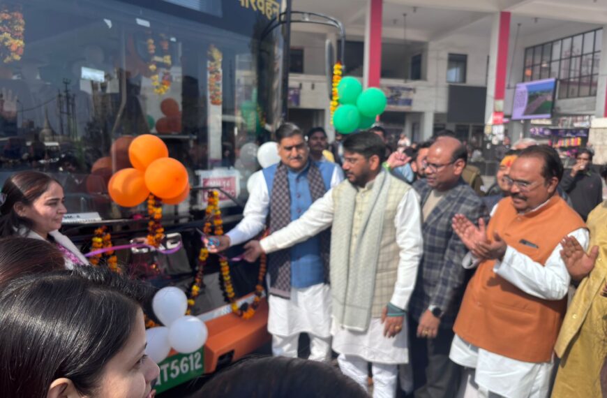 अलीगढ़ में इलेक्ट्रिक बसों (अटल सेवा) का शुभारम्भ, वृन्दावन के लिए शुरू हुई पर्यावरण-अनुकूल यात्रा