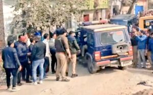 एटा में एक ही परिवार के चार लोगों&hellip;