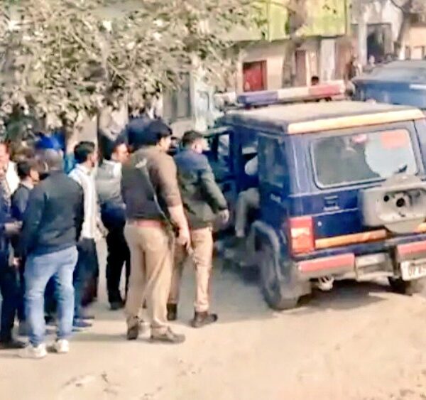 एटा में एक ही परिवार के चार लोगों&hellip;