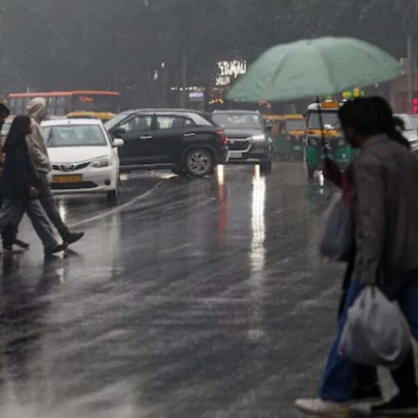 दिल्ली से पहाड़ों तक बदला मौसम का मिजाज,&hellip;