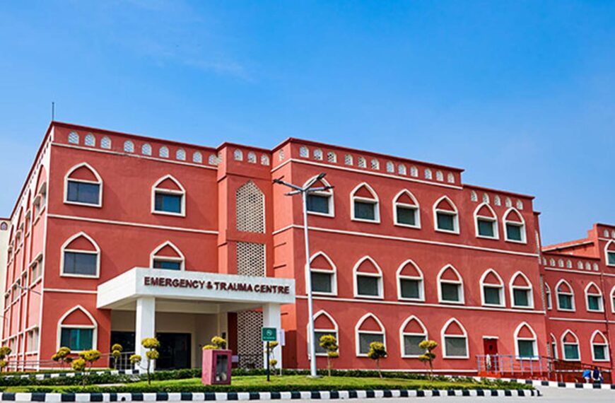 जवाहरलाल नेहरू मेडिकल कॉलेज में इमरजेंसी बंद, हड़ताल से चरमराई स्वास्थ्य सेवाएं; दो मरीजों की मौत