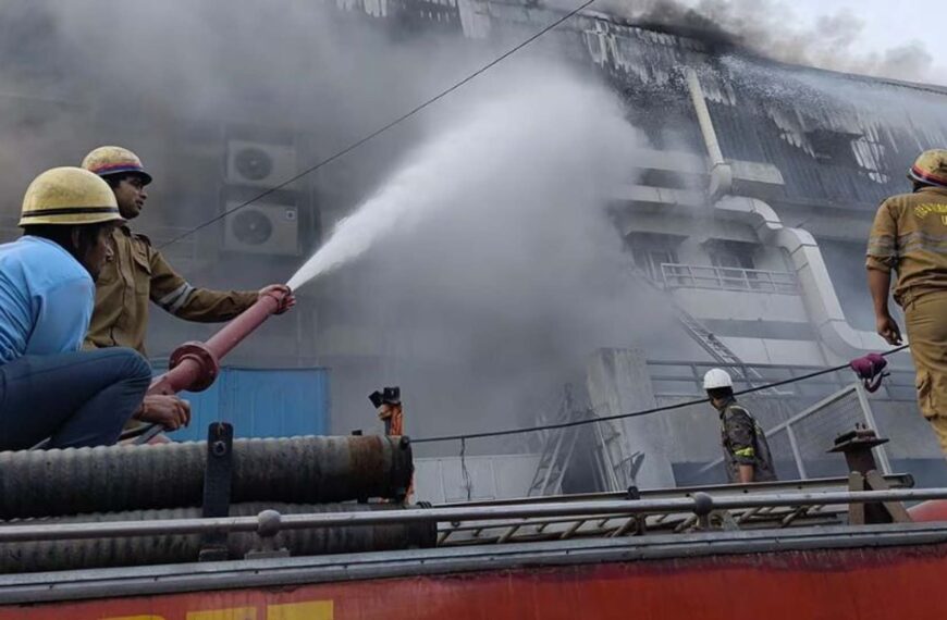 नोएडा फैक्ट्री अग्निकांड: तीन दिन तक धधकती रही आग, सुरक्षा इंतजामों की खुली पोल