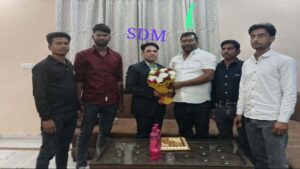 फर्जी IAS बनकर रचाई शादी, 15 लाख ठगे&hellip;