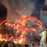 मथुरा के फालैन में 5200 साल पुरानी परंपरा का अद्भुत नज़ारा,30 फीट ऊंची लपटों से सुरक्षित निकले संजू पंडा