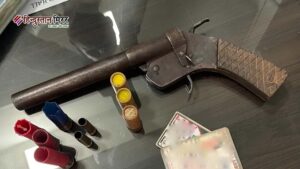 सनसनी: एएमयू छात्र के कमरे से हथियार व&hellip;