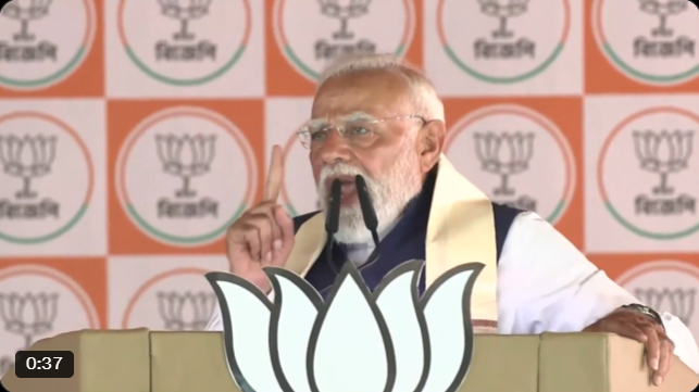 बंगाल में गरजे पीएम मोदी, घोटालों और कानून-व्यवस्था पर निशाना