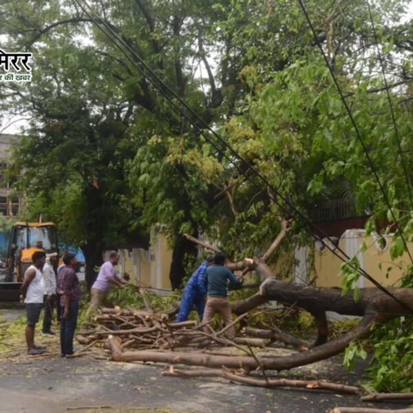 यूपी में आंधी-बारिश का कहर: 13 की मौत,&hellip;