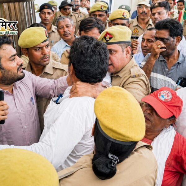 साथा चीनी मिल को लेकर डीएम कार्यालय पर&hellip;