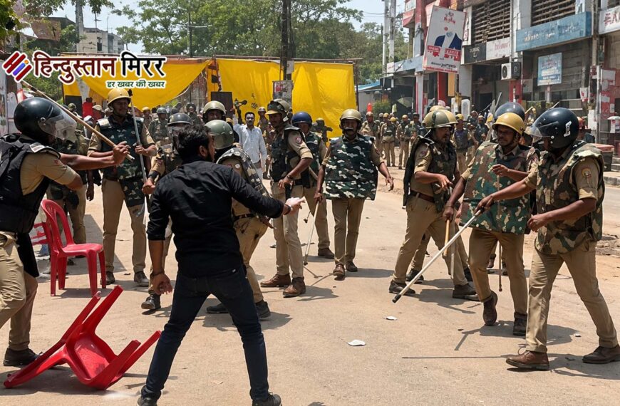 लखनऊ में अवैध चैंबरों पर बुलडोजर एक्शन, विरोध के बीच वकीलों पर लाठीचार्ज