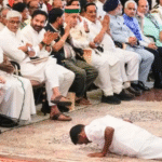 पद्म श्री से सम्मानित सिलंबम गुरु के. पजानिवेल ने पीएम मोदी को किया साष्टांग प्रणाम, चर्चा में आया भावुक पल