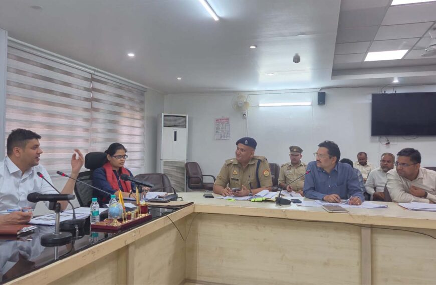 अलीगढ़ में सड़क सुरक्षा पर प्रशासन सख्त, दुर्घटनाएं रोकने के लिए बनेगी नई रणनीति