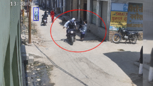 पुरानी रंजिश में बेटी के सामने महिला को&hellip;