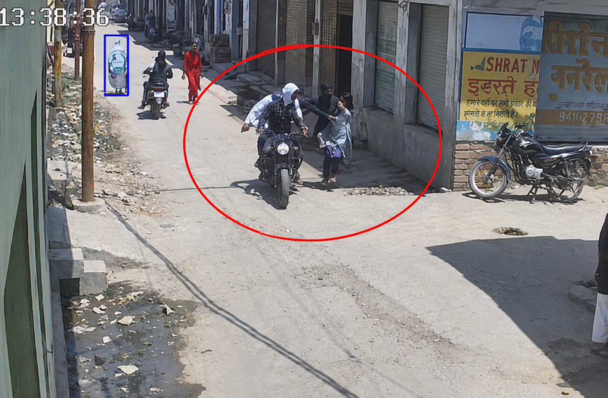 पुरानी रंजिश में बेटी के सामने महिला को&hellip;