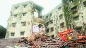 भिवंडी में ढही जर्जर ‘कोहिनूर’ इमारत, मलबे में&hellip;