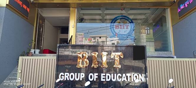 स्थापना दिवस पर बिट एजूकेशन ग्रुप ने मेधावी…