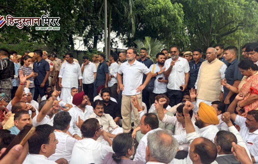 PM आवास के बाहर कांग्रेस का धरना, NEET पर चर्चा को सरकार तैयार; राहुल शिक्षा मंत्री के इस्तीफे पर अड़े,पुलिस ने राहुल को हिरासत में लिया