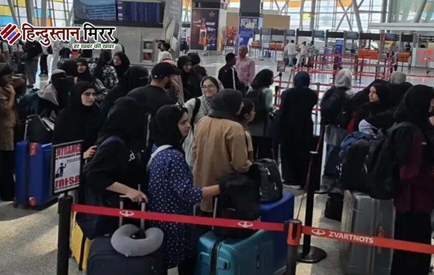ईरान में बढ़ा सुरक्षा संकट, भारत ने नागरिकों से यात्रा टालने और देश छोड़ने की अपील