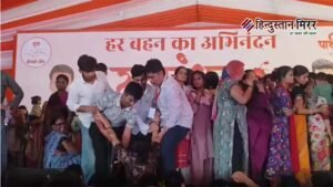 बरेली में रक्षाबंधन कार्यक्रम में बेकाबू हुई महिलाओं&hellip;