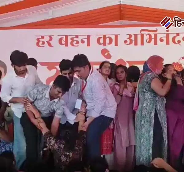 बरेली में रक्षाबंधन कार्यक्रम में बेकाबू हुई महिलाओं&hellip;