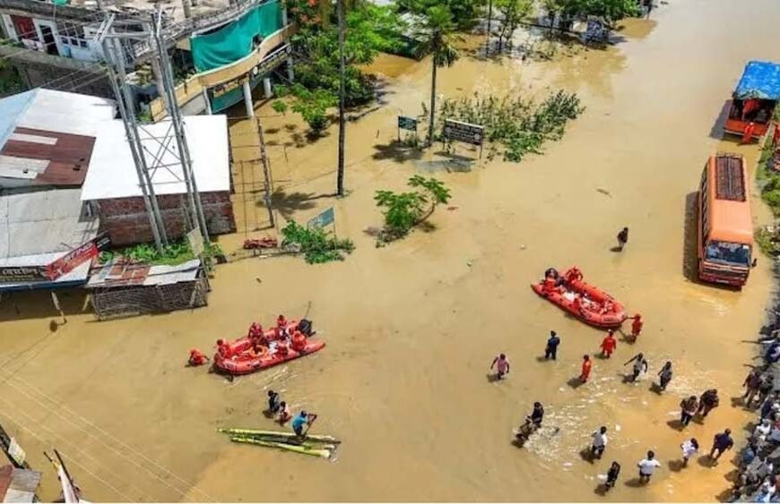 असम में बाढ़ का कहर: 82 से अधिक मौतें, दो लाख से ज्यादा लोग प्रभावित