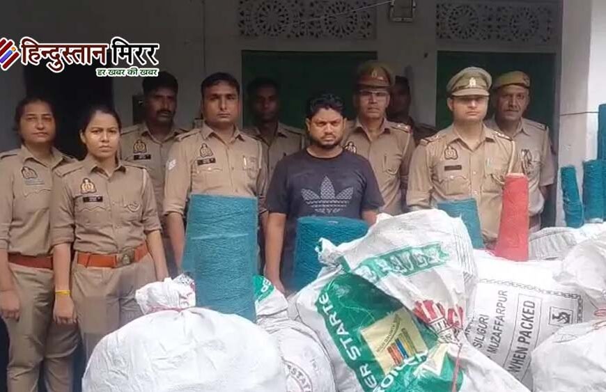 सहारनपुर में घर के भीतर बन रहे थे अवैध पटाखे, पुलिस छापे में विस्फोटक सामग्री बरामद